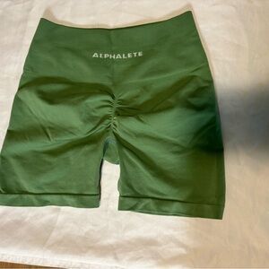 Alphalete Amplify 4.5 shorts green